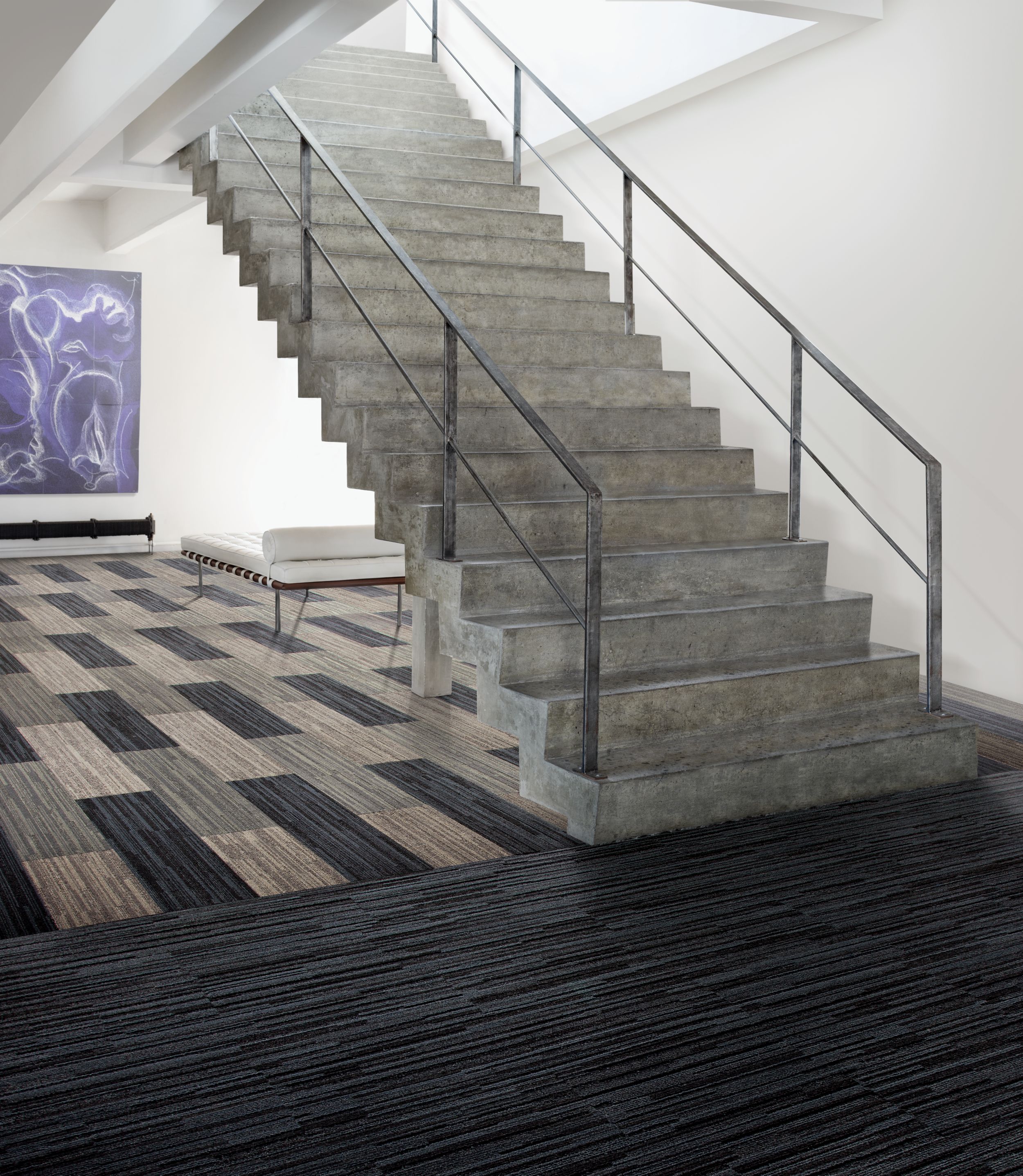 Interface B701 plank carpet tile in stairwell numéro d’image 5